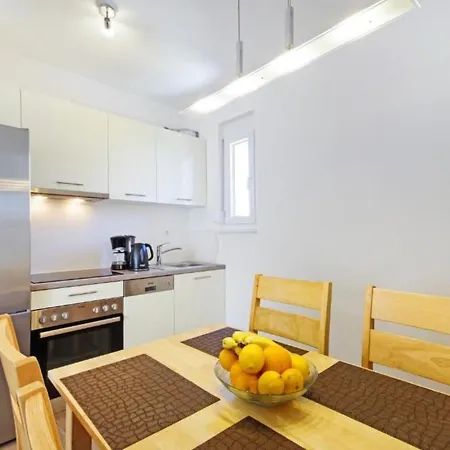 3 Laura By Interhome *