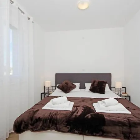 3 Laura By Interhome *