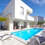 3 Laura By Interhome Apartman *