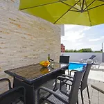 3 Laura By Interhome