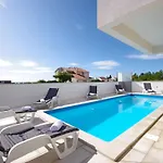 3 Laura By Interhome