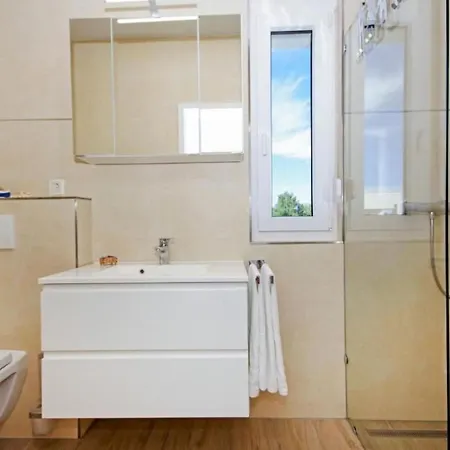 3 Laura By Interhome *