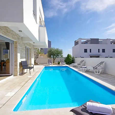 3 Laura By Interhome *