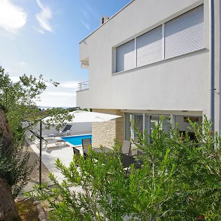 3 Laura By Interhome *