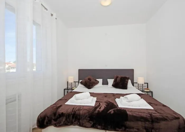 3 Laura By Interhome *