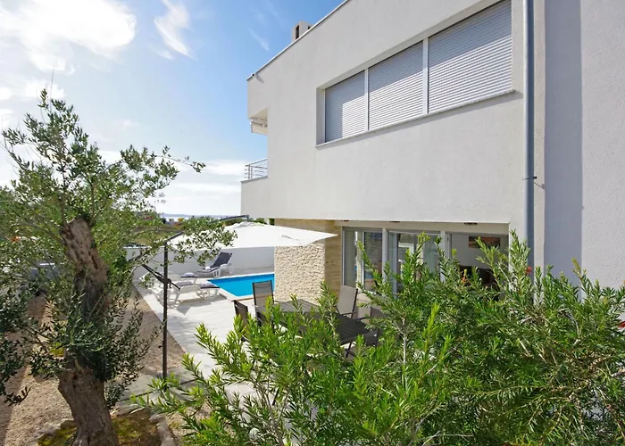 3 Laura By Interhome *